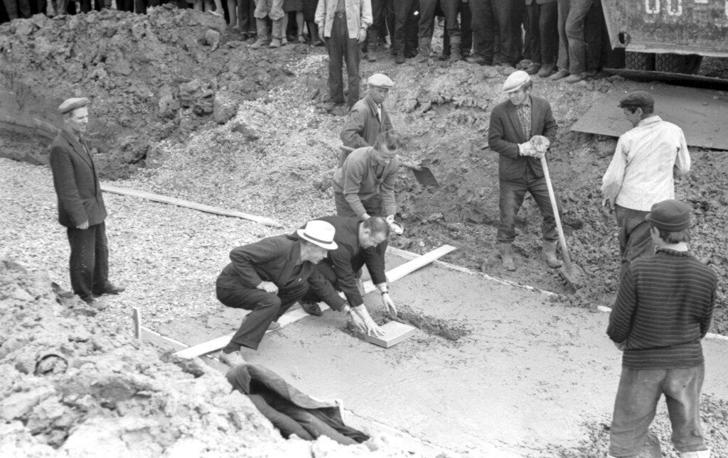 Закладка капсулы в основание производственного корпуса, 1967 год